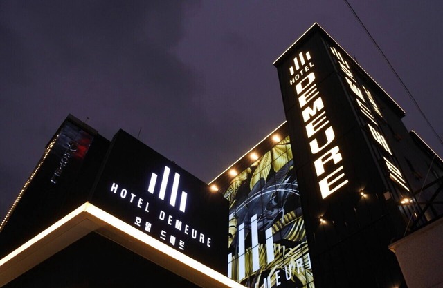 HOTEL DEMEURE