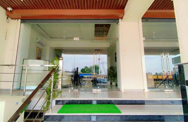 Hotel Giriraj Palace