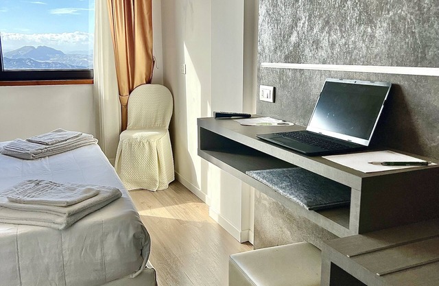 Hotel Joli