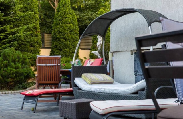 Hotel Jolie Apartments - One-Bedroom Queen Suite with Sofa Bed