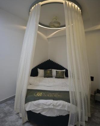 HOTEL LA LUXURY