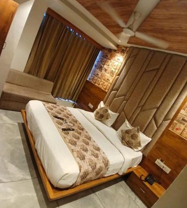 Hotel Lotus Town