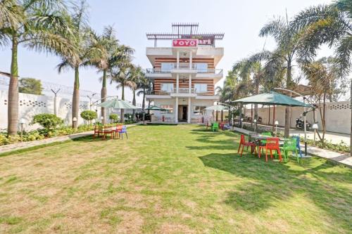 Hotel O Safari Inn