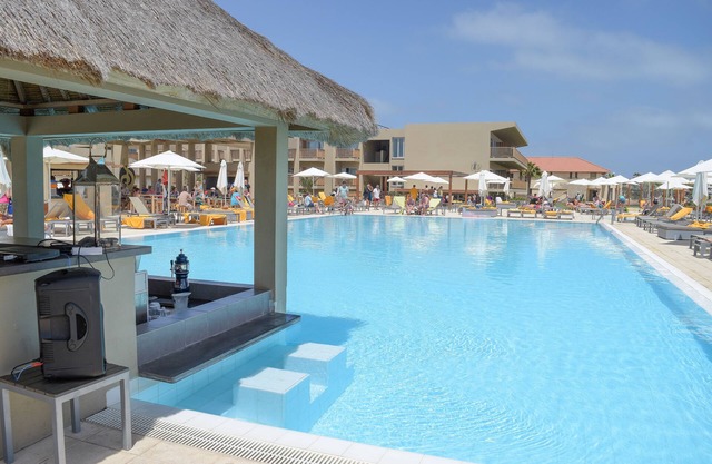 Hotel Oasis Salinas Sea