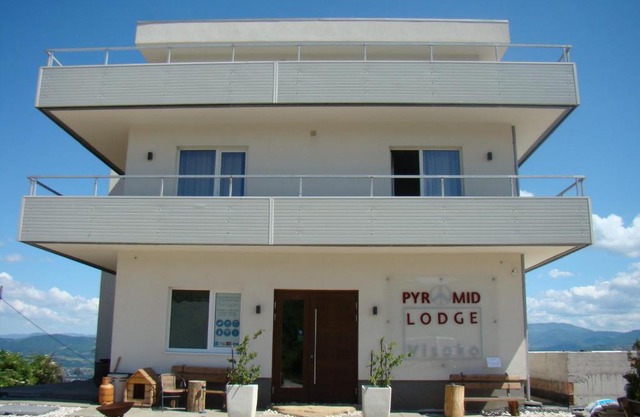 HOTEL Pyramid Lodge