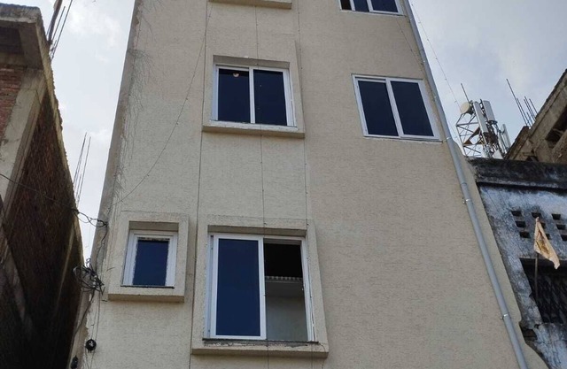 Hotel Royal Radiant: Double bedroom with private Bathroom ,WiFi and AC and Lift.