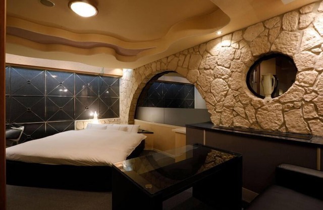 HOTEL ROYALTON