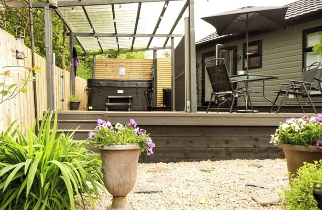 HotTub-Nature-FamilyFriendly-WiFi-Parking