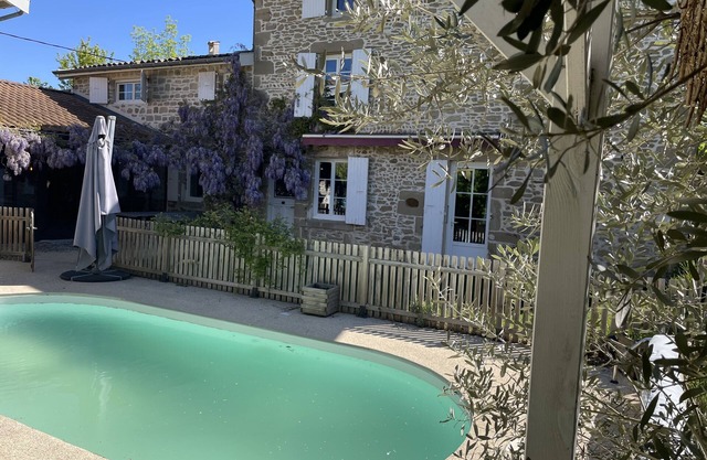 House with swimming pool and children's playground Drôme