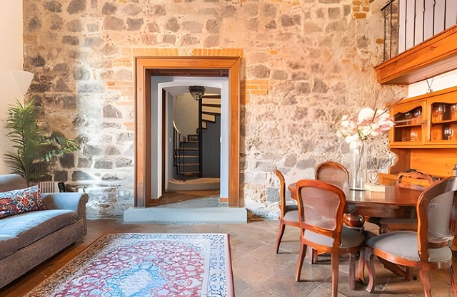 House in the Heart of the Historic Center | 907 + Parking