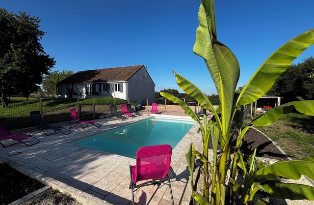 House 10 People Swimming Pool With Jacuzzi
