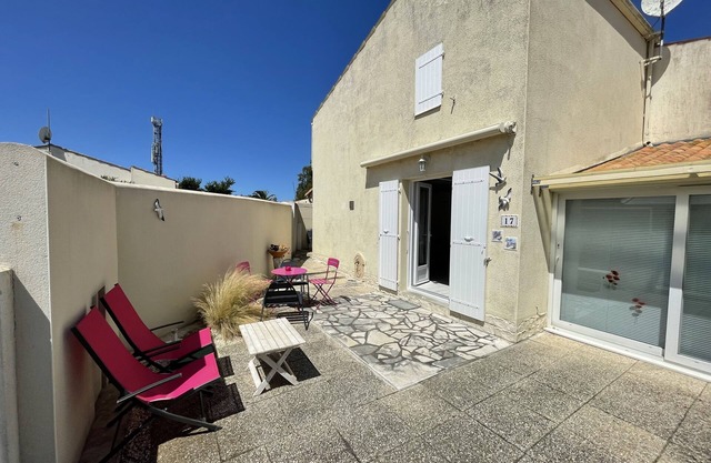 House 4-6 pers near beach and shops