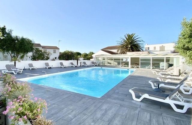 House 4 people in seaside residence and heated pool