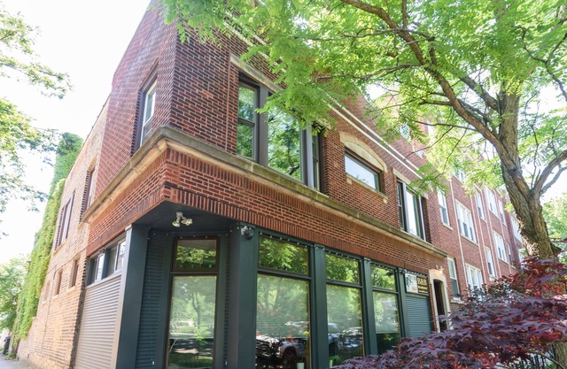 House 5863 - Chicago Bed and Breakfast