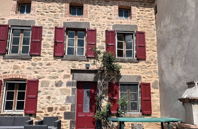 HOUSE 8-9 people LAVAUDIEU, most beautiful village in France. Pets allowed.