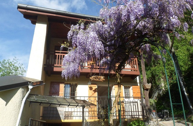 House at the foot of the mountain