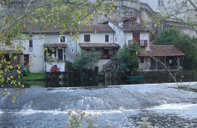 HOUSE AT THE WATERFRONT