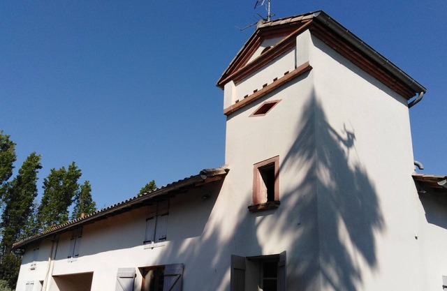 House, entire accommodation, 3 bedrooms with private garden + swimming pool