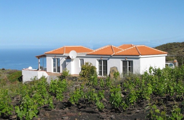 House facing west with a view of the Atlantic and the mountains