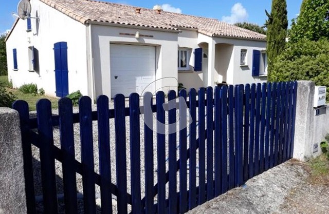 House for 4 with private garden and parking, near beach - Angles
