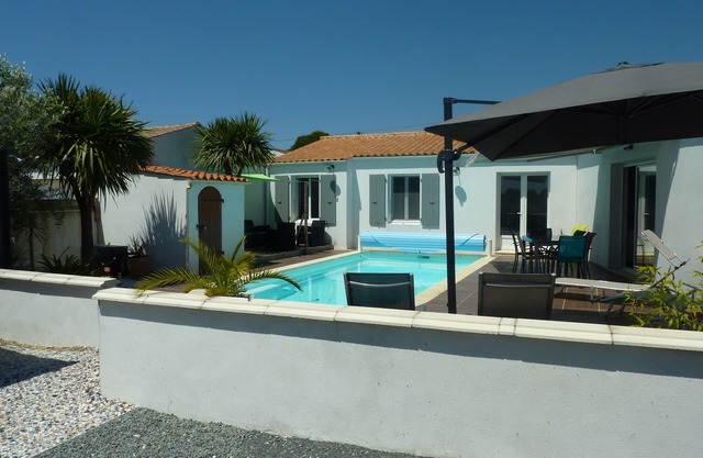 House Ile d'Oléron 6 persons with private heated swimming pool not overlooked