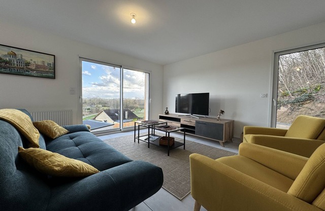 House in Montfort with Panoramic Terrace