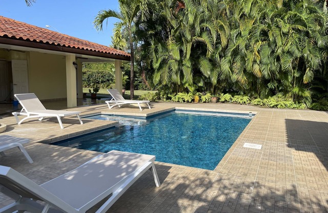 House in Santa Clara with pool, near the beach!
