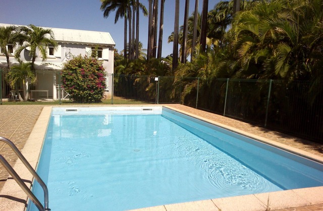 house in secure residence with garden and swimming pool