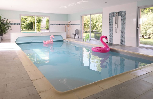 House in the countryside, .covered and heated swimming pool