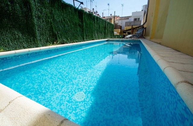 House in the city center with private pool only 400 meters from beach