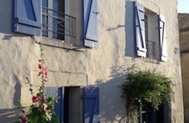 HOUSE IN THE HEART OF THE VILLAGE