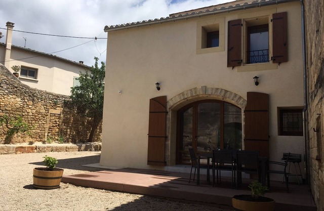 House in the heart of the vineyard Guinand