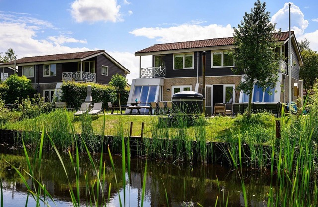 House in Vlagtwedde with Sauna and Hot Tub