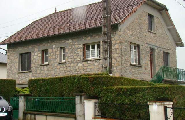 House located 400 m from the village center Chamboulive, quiet