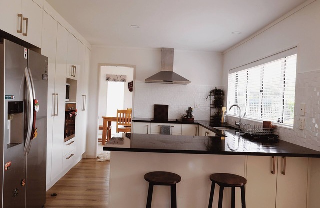 House Located at Central of East Auckland Walking to Botany Shopping Mall n