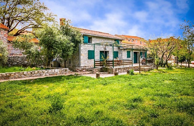 House Luka (92781-K1) - Budva