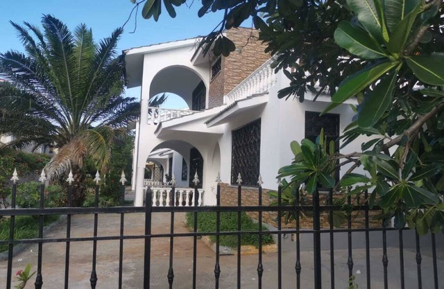House Numba Tatu Your Tropical Home Away from Home!nTours, Beaches & Good Vibes