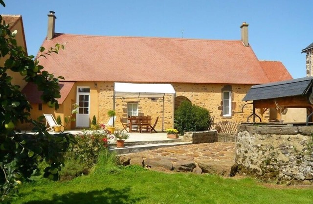 House on wooded property in LA CHAPELLE SAINT FRAY - LE MANS SARTHE -24H