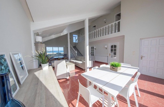 HOUSE ON THE BEACH, FOZ