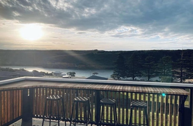 House on the hill. Spectacular Port bay views!