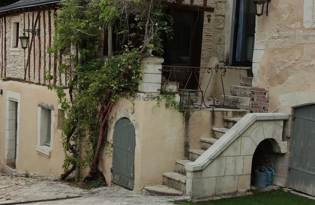 House opposite the Château du Clos Lucé