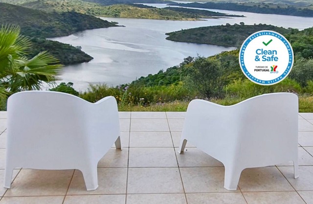 House over the Lake - Reguengos de Monsaraz