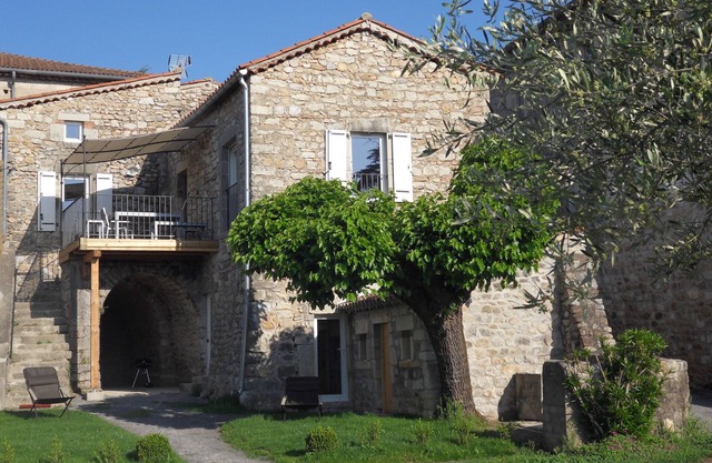 HOUSE RENTAL IN CASTELJAU