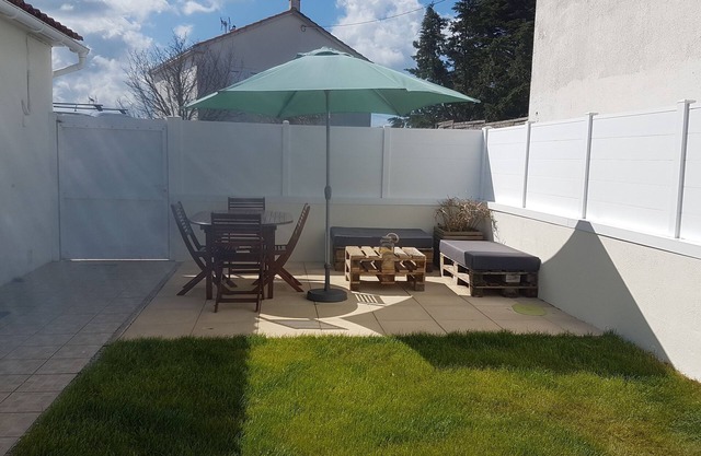 House sleeps 4, 600 m from sea and beach. WIFI Bed linen and towels. 2 🚲