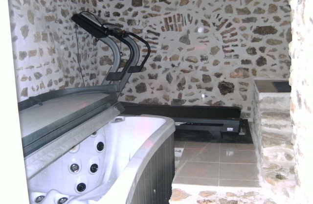 House sleeps 6 to 7 with SPA