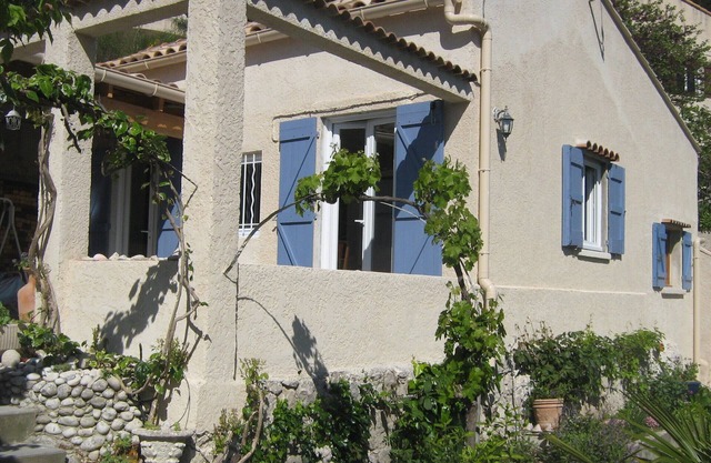 House T3 and garden, in the heart of the creeks, near Marseille and Carry-Le-Rouet