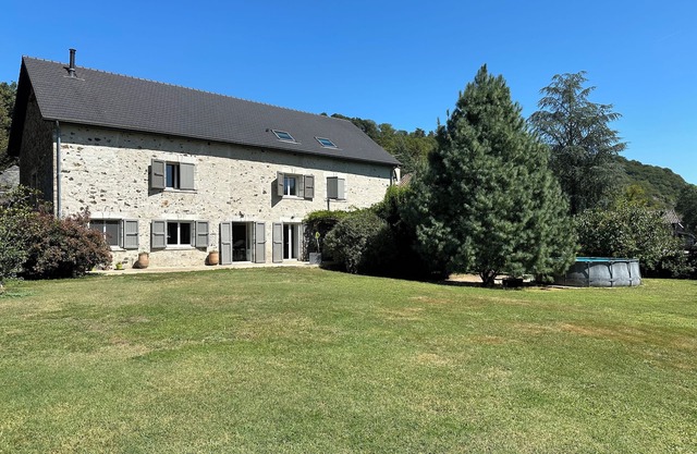 House to rent for summer holiday weekends for 8 -9-10- 11 - 12 - 13 persons