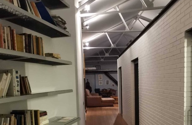 House under the aqueduct with parking space, 1 min from downtown!