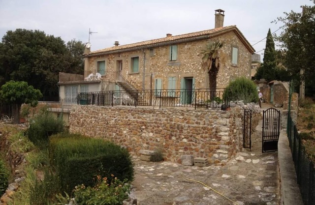House with garden near UZES