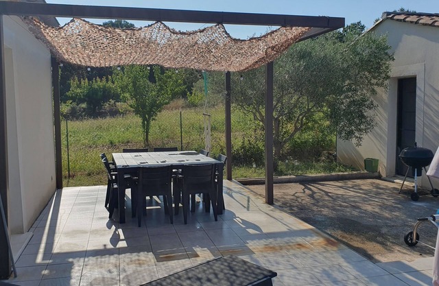 House with swimming pool and swing 10 minutes from Ardèche and 1 hour from the beach